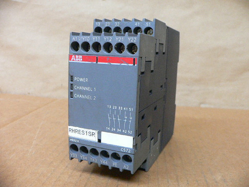 ABB 1SAR501032R0004 Safety Relay w/ E-Stop Safety Gates 3 NO Relay Outputs ABB 1SAR501032R0004 Safety Relay w/ E-Stop Safety Gates 3 NO Relay Outputs