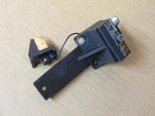 Balluff BES-Z02KR3-PSC20F-P100-S04-V Proximity Switch Balluff BES-Z02KR3-PSC20F-P100-S04-V Proximity Switch