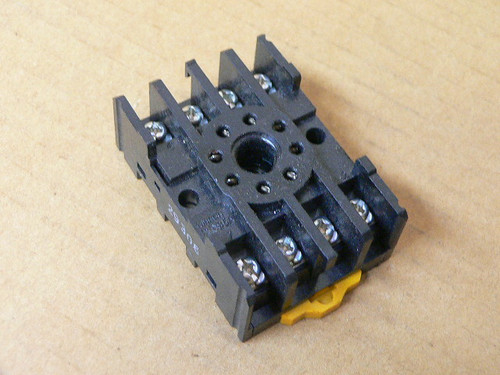 OMRON PF085A RELAY SOCKET OMRON PF085A RELAY SOCKET
