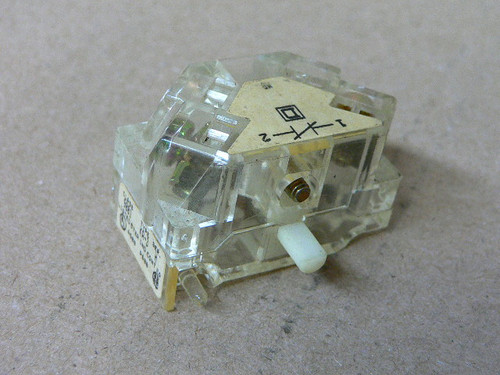 SQUARE D SCHNEIDER ELECTRIC 9001-KA3 CONTACT BLOCK SQUARE D SCHNEIDER ELECTRIC 9001-KA3 CONTACT BLOCK