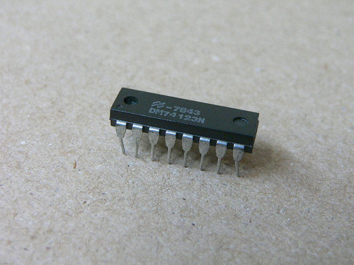 SIGNETICS DM74123N DIN DIP MODULE