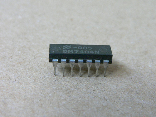 NATIONAL SEMICONDUCTOR DM7404N DIN DIP MODULE