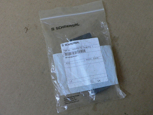 SCHMERSAL MP-AZ/AZM300-1 103003172 MOUNTING PLATE FOR AZM300 (103003172) SCHMERSAL MP-AZ/AZM300-1 103003172 MOUNTING PLATE FOR AZM300 (103003172)