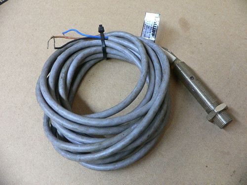 BALLUFF BES516 370E5R-3 0637JP PROXIMITY SENSOR AND CABLE BALLUFF BES516 370E5R-3 0637JP PROXIMITY SENSOR AND CABLE