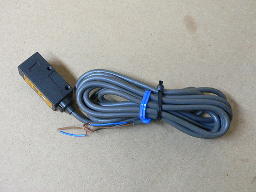 OMRON PHOTOELECTRIC SWITCH E3S-2DE4 OMRON PHOTOELECTRIC SWITCH E3S-2DE4