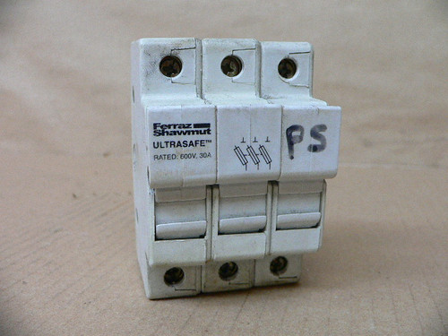 FERRAZ SHAWMUT USM3 FUSE HOLDER MID ULTRASAFE 30 AMP 600 V FERRAZ SHAWMUT USM3 FUSE HOLDER MID ULTRASAFE 30 AMP 600 V