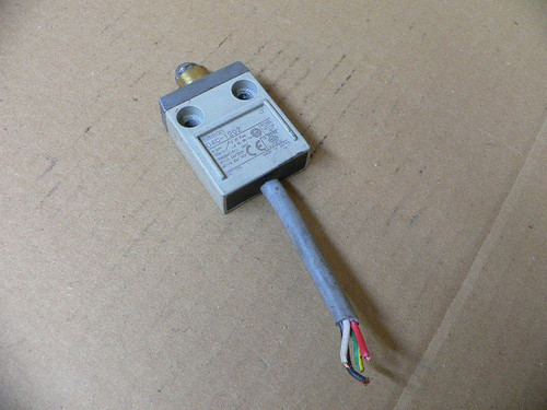 OMRON D4C1202 LIMIT SWITCH 5AMP 250VAC 4AMP 30VDC ROLLER PLUNGER SNAP ACTION OMRON D4C1202 LIMIT SWITCH 5AMP 250VAC 4AMP 30VDC ROLLER PLUNGER SNAP ACTION