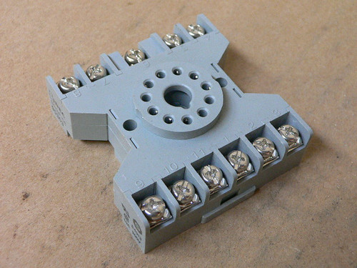 IDEC Relay Base SR3P-06, 10A ,300V