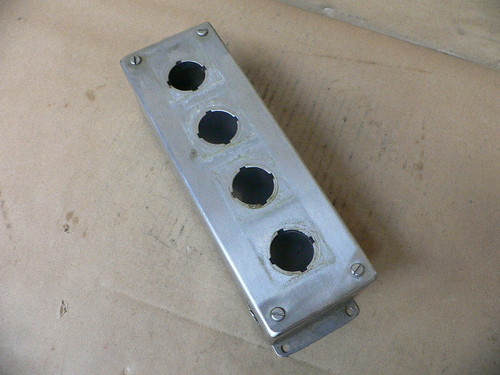 HOFFMAN F-406384 4 BUTTON PUSHBUTTON STATION STAINLESS STEEL HOFFMAN F-406384 4 BUTTON PUSHBUTTON STATION STAINLESS STEEL