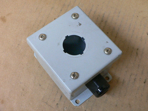 HAMMOND MANUFACTURING SINGLE PUSHBUTTON STATION A-825, TYPE 12. HAMMOND MANUFACTURING SINGLE PUSHBUTTON STATION A-825, TYPE 12.