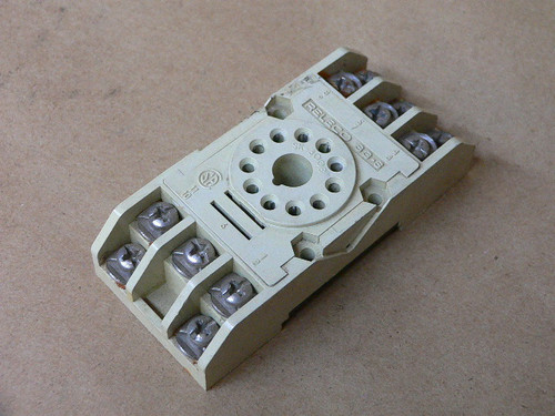 RELECO S3-S S3S RELAY SOCKET 3 POLE 11PIN 10A 250V RELECO S3-S S3S RELAY SOCKET 3 POLE 11PIN 10A 250V