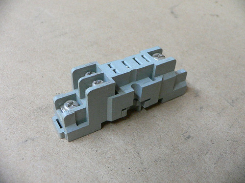 Idec SHIB-05U Relay Socket 10 Amp 300V USED