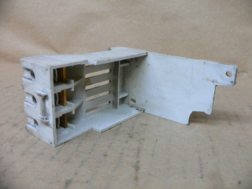 Culter-Hammer C306TB1 3-Pole Terminal Base Mounting Adaptor Culter-Hammer C306TB1 3-Pole Terminal Base Mounting Adaptor