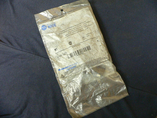 New -Allen Bradley -800EP-LE7 -Illuminated Extended Push Button