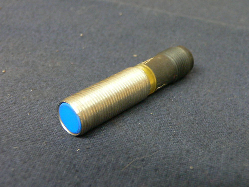 CARLO GAVAZZI EI-1202-PPOS-1 PROXIMITY SWITCH INDUCTIVE PNP 2MM 10-40VDC 4PIN CARLO GAVAZZI EI-1202-PPOS-1 PROXIMITY SWITCH INDUCTIVE PNP 2MM 10-40VDC 4PIN