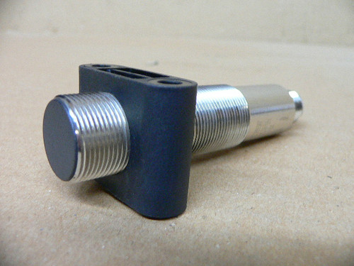 Balluff BES 516-326-G-S4-C 10-30VDC 8mm PNP NO Inductive Sensor Balluff BES 516-326-G-S4-C 10-30VDC 8mm PNP NO Inductive Sensor