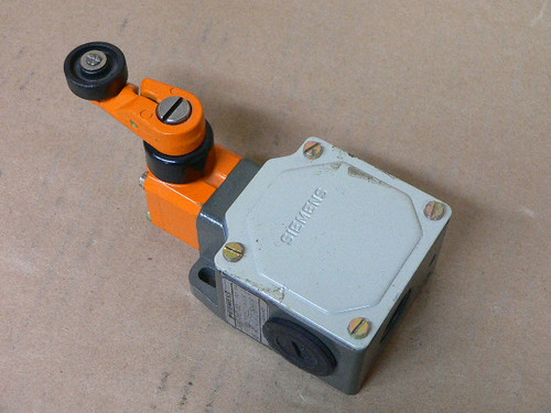 SIEMENS 3SE3 100-0G LIMIT SWITCH ASSEMBLY SIEMENS 3SE3 100-0G LIMIT SWITCH ASSEMBLY
