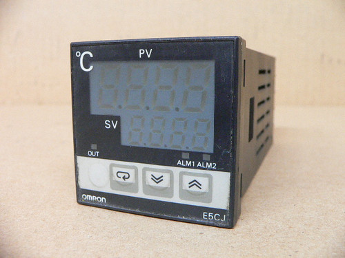 OMRON Corporation E5CJ-R2 Temperature controller E5CJR2 OMRON Corporation E5CJ-R2 Temperature controller E5CJR2