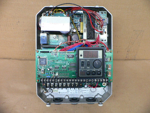ALLEN BRADLEY 1333-AAB ADJUSTABLE FREQUENCY AC DRIVE
