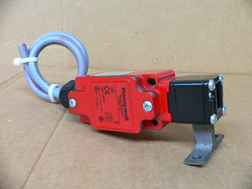 HONEYWELL MICROSWITCH GKBA14L7 LIMIT SWITCH HONEYWELL MICROSWITCH GKBA14L7 LIMIT SWITCH