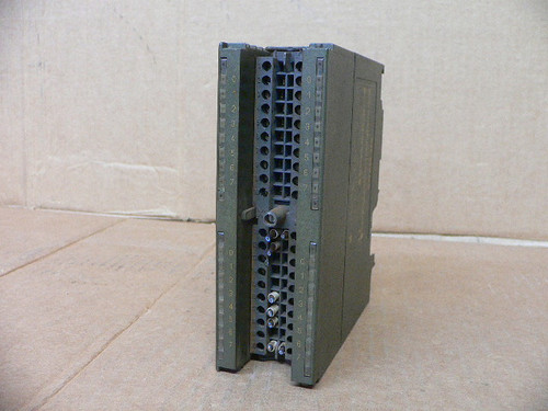 SIEMENS 6ES7 322-1BL00-0AA0 / SIMATIC S7 DIGITAL OUTPUT MODULE / .5A, 24V, 32PT