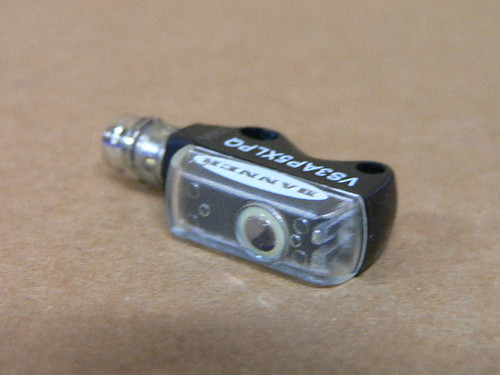 Banner Engineering VS3AP5XLPQ Photoelectric Switch 10-30 VDC Banner Engineering VS3AP5XLPQ Photoelectric Switch 10-30 VDC