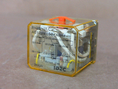 IDEC RH3B-ULC 120VAC Coil General Purpose Relay IDEC RH3B-ULC 120VAC Coil General Purpose Relay