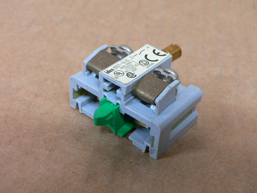 Idec BST-010.3 Pushbutton Switch Contact Block Idec BST-010.3 Pushbutton Switch Contact Block