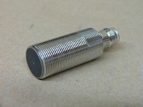 OMRON E2A-M18KS08-M1-B1 PROXIMITY SENSOR INDUCTIVE NICKEL-BRASS SHORT BODY M18