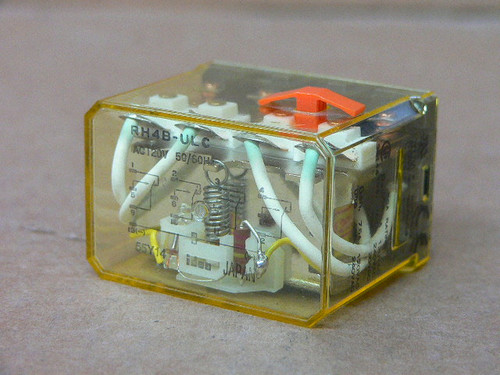 IDEC RH4B-ULC 120VAC RELAY