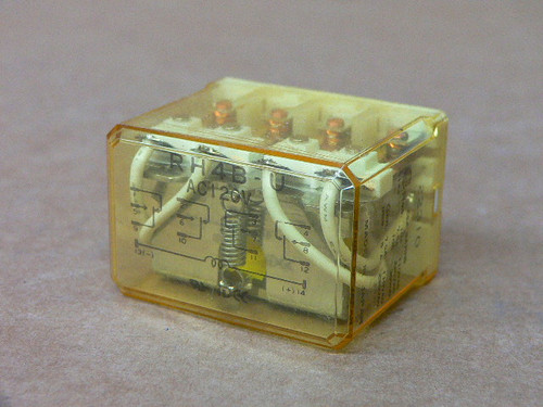 IDEC RH4B-U RELAY 110/220V