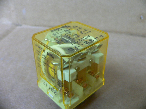 IDEC RH3B-UL 120VAC RELAY