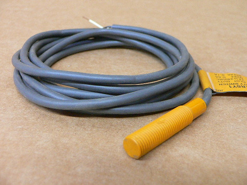 Omron E2F-X1R5Y1 Proximity Sensor Switch NEW