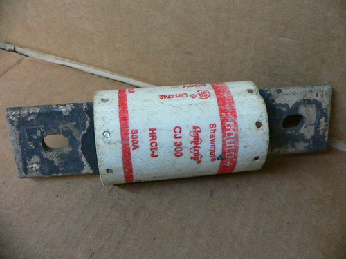 GOULD SHAWMUT CJ300 300A 600VAC AMP-TRAP CLASS J FUSE