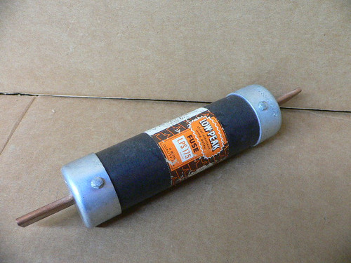 BUSSMAN LPS175 175AMP, LOW-PEAK, TIME DELAY, DUAL-ELEMENT FUSE