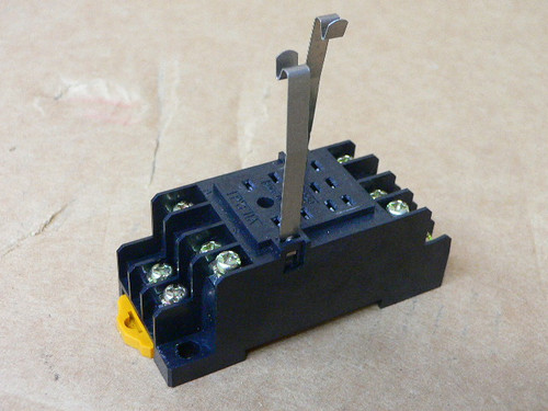 OMRON 5A 250V RELAY BASE SOCKET PYF11A