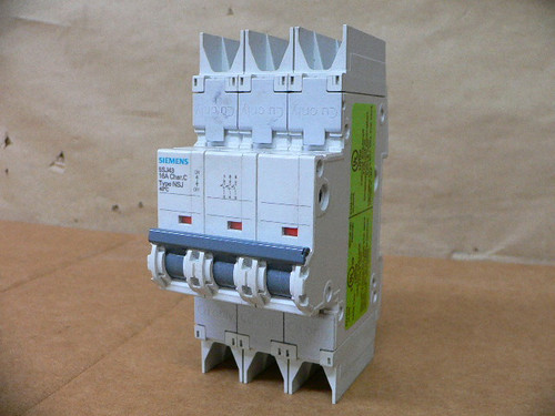 SIEMENS 5SJ4316-7HG42 / 3-Pole Circuit Breaker