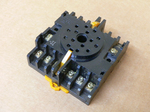 OMRON (M# 14PFA ) RELAY SOCKET BASE