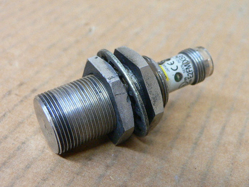 OMRON E2FM-X5B1-M1 PROXIMITY SWITCH