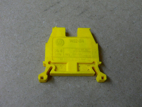ALLEN BRADLEY 1492-W4Y (LOT OF 22) 1492-W4 YELLOW TERMINAL BLOCK