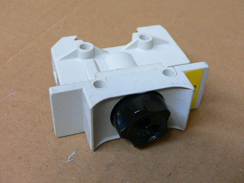 SIEMENS 5SG1730 FUSE BASE W/ ELEVATOR UNDER TERMINALS 63A
