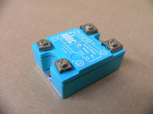Idec RSSD10A Solid State Relay 3-32 VDC 10 A