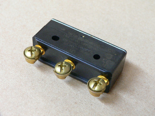 HONEYWELL MICROSWITCH BZ-2R5551-P4 BZ2R5551P4 BASIC SWITCH PIN PLUNGER 15A 250V