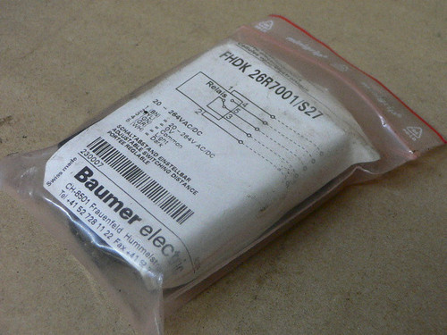 BAUMER FHDK 26 Background Suppression Diffuse Sensor FHDK26R7001/S27