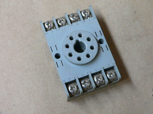 IDEC SR2P-06 RELAY BASE SOCKET 10A 300V