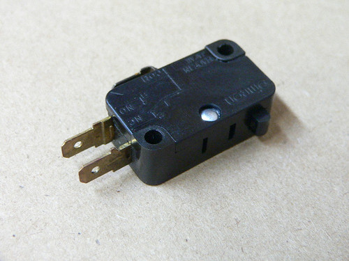 OMRON V-15G-1C25-K PIN PLUNGER SWITCH