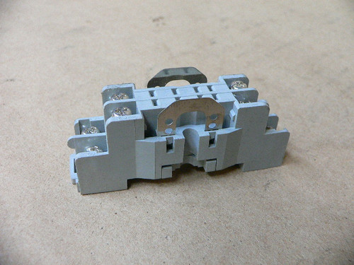 IDEC SY2S05 SY2S-05 Relay Socket 8 Pin 2 Pole DIN Rail Mount 300 V 7A SY Series