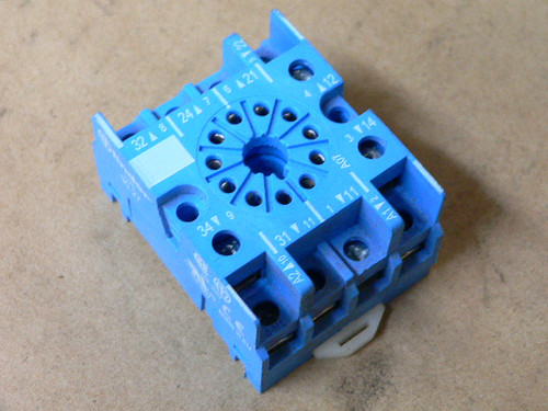 FINDER 90.27 10A 300V RELAY SOCKET 11-PIN