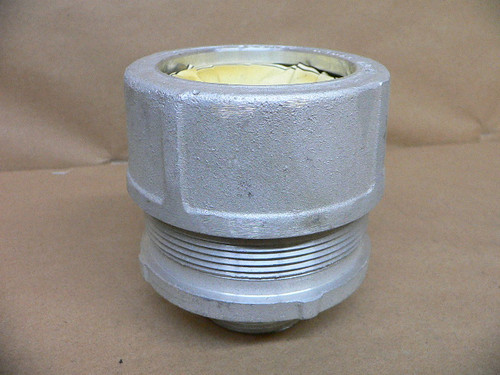 CROUSE-HINDS 0100228, 1.875-2.188, 1 1/2'' CONDUIT CONNECTOR
