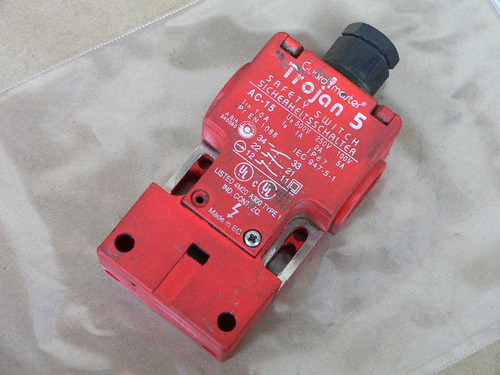 ALLEN BRADLEY 11090 SAFETY ACTUATOR TROJAN 5 STANDARD 2NC/1NO BBM TYPE MSS-5-M20